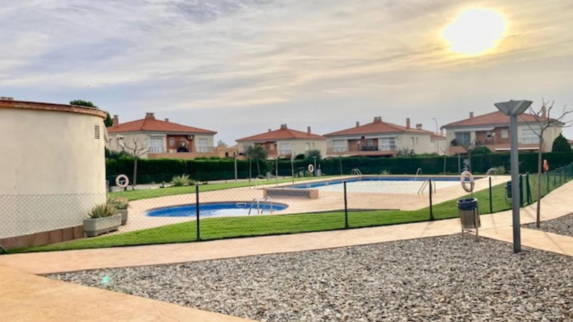 Apartamento Con Patio Privado, Piscina Comunitaria Y Parking En Miami Playa - Es-9-169 location