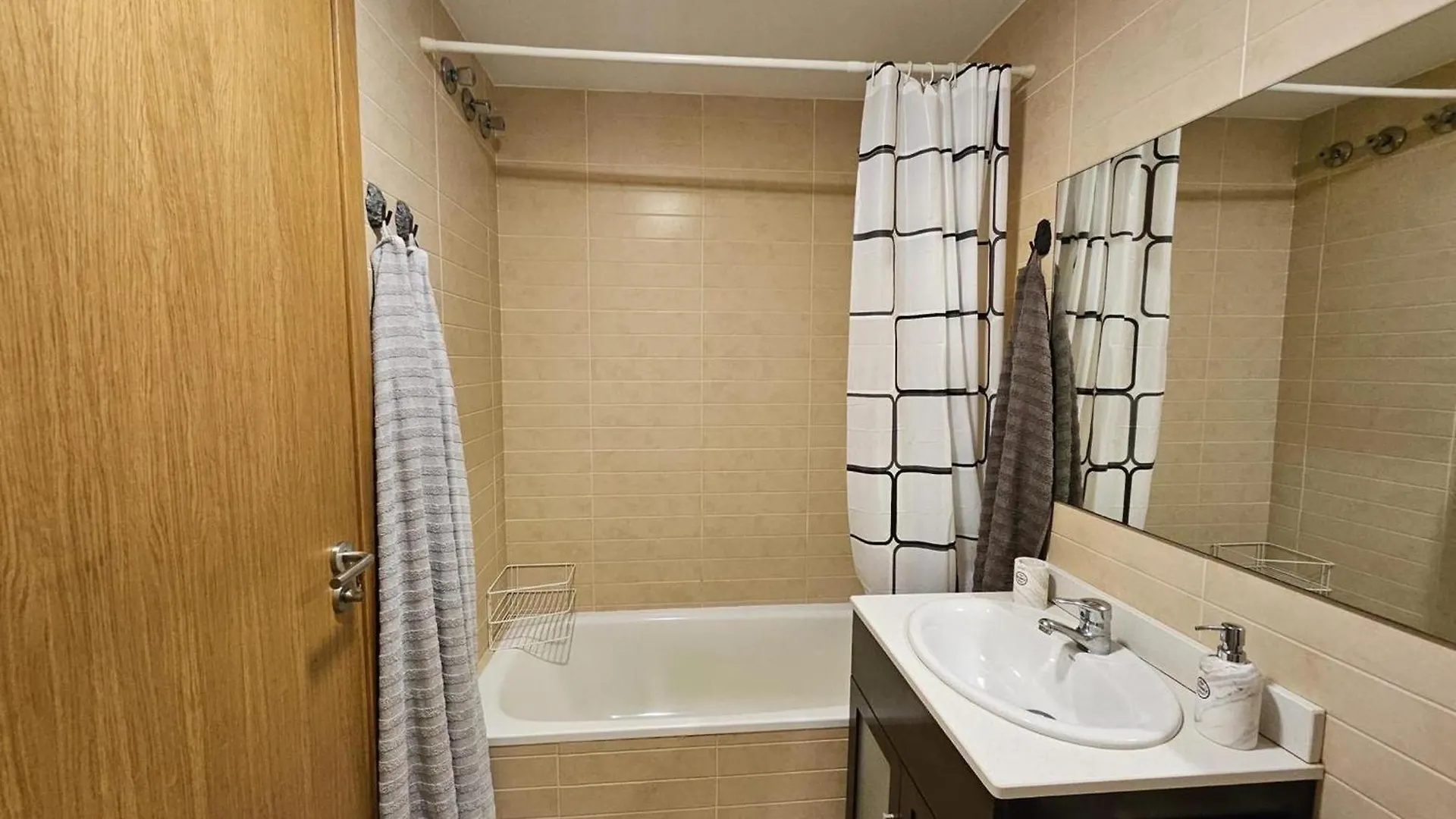 Apartamento Con Patio Privado, Piscina Comunitaria Y Parking En Miami Playa - Es-9-169 Les Planes del Rei Spain