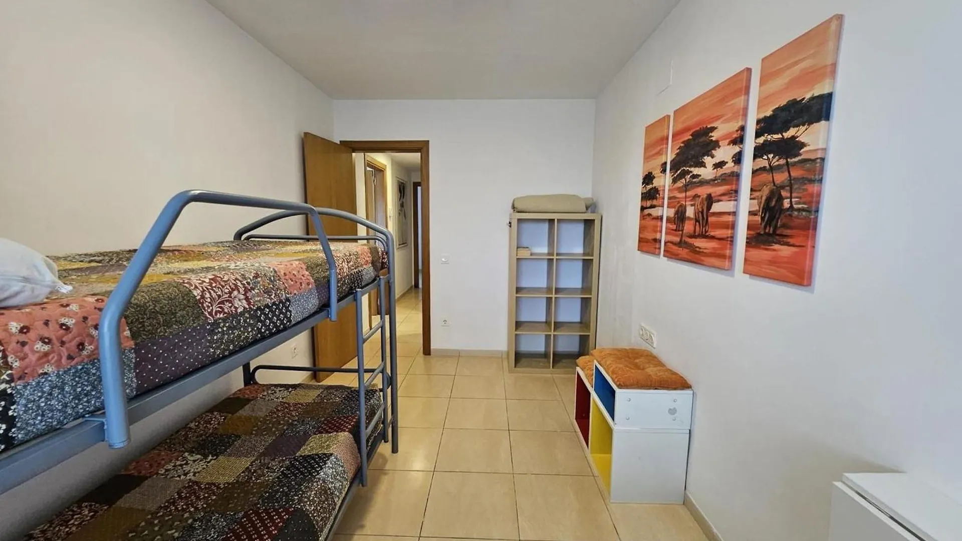 Apartamento Con Patio Privado, Piscina Comunitaria Y Parking En Miami Playa - Es-9-169 Les Planes del Rei 0*,  Spain